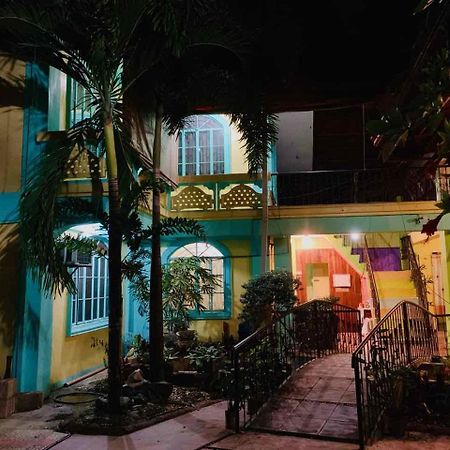 Colors Boutique Hostel Puerto Princesa Exterior photo