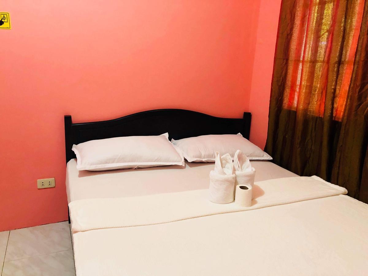 Colors Boutique Hostel Puerto Princesa Exterior photo
