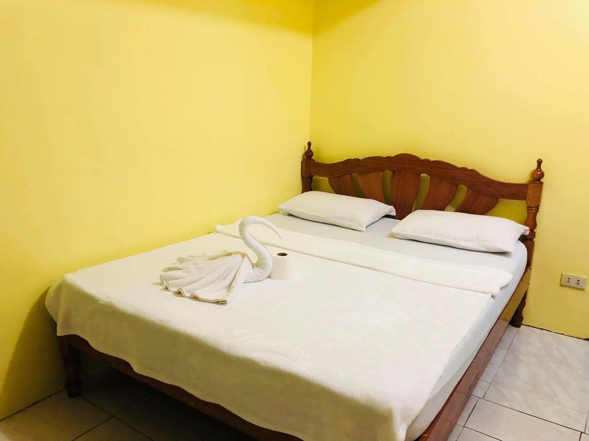 Colors Boutique Hostel Puerto Princesa Exterior photo