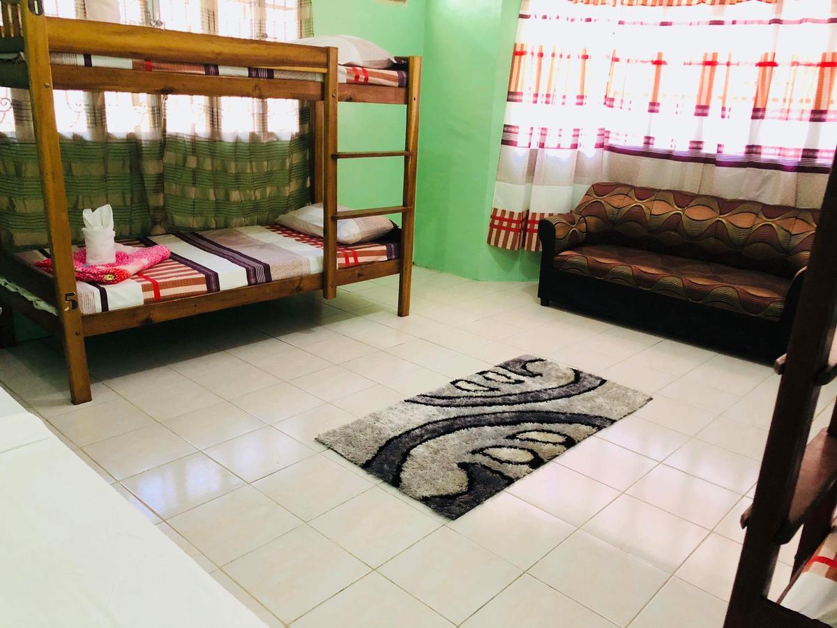 Colors Boutique Hostel Puerto Princesa Exterior photo