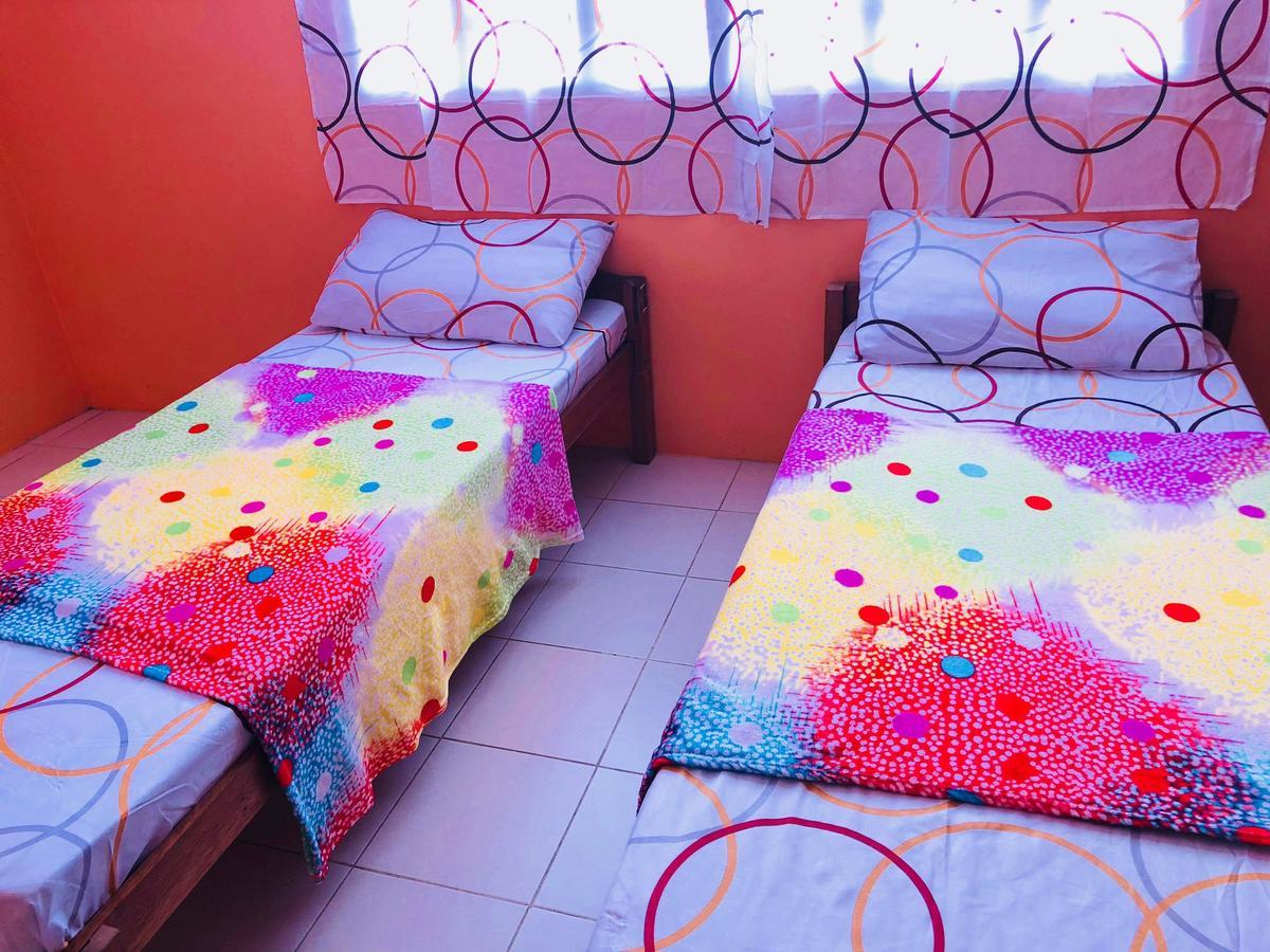 Colors Boutique Hostel Puerto Princesa Exterior photo