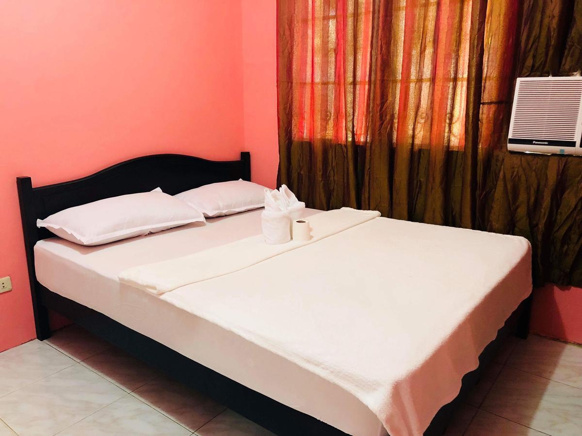 Colors Boutique Hostel Puerto Princesa Exterior photo