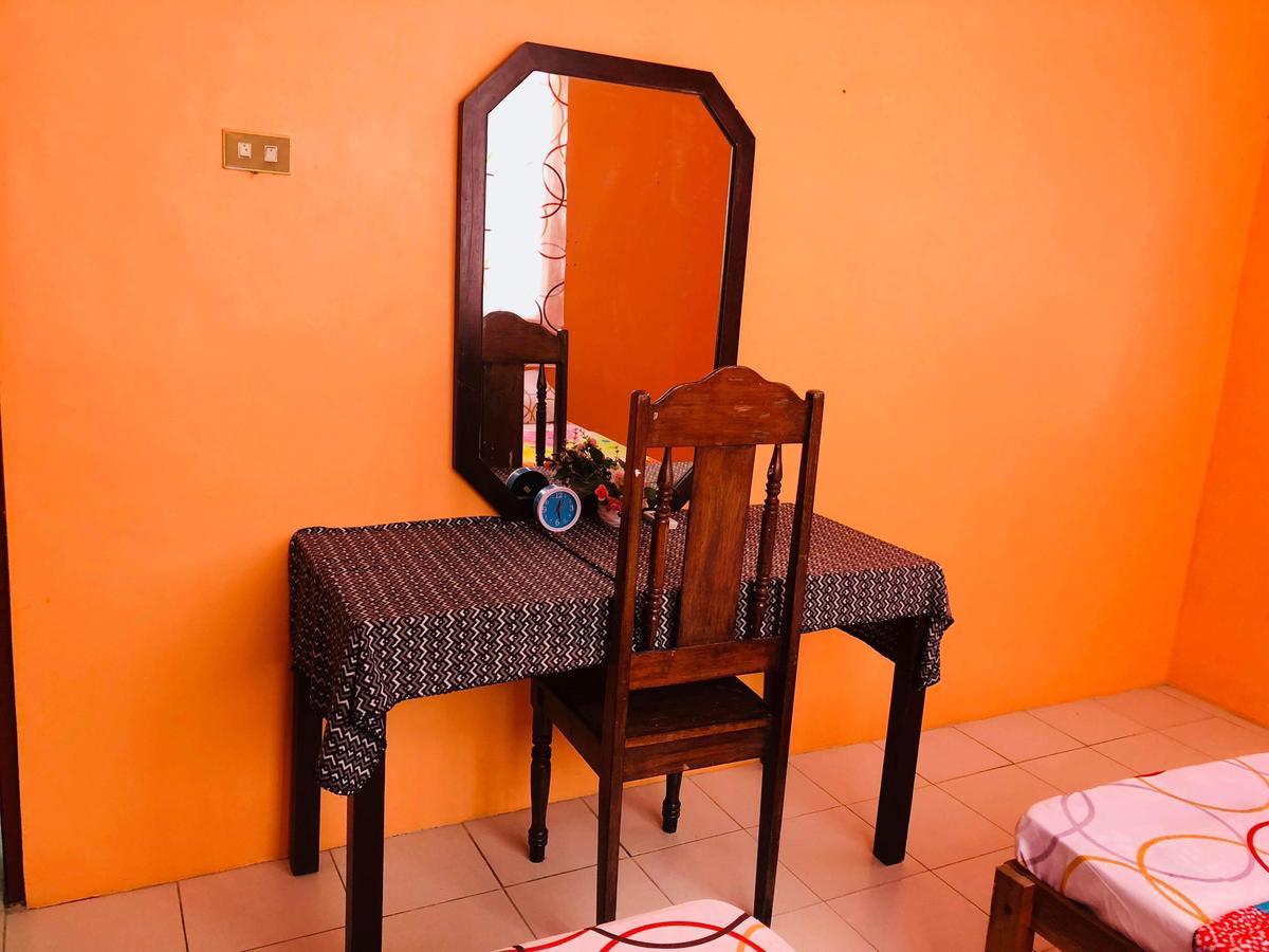 Colors Boutique Hostel Puerto Princesa Exterior photo