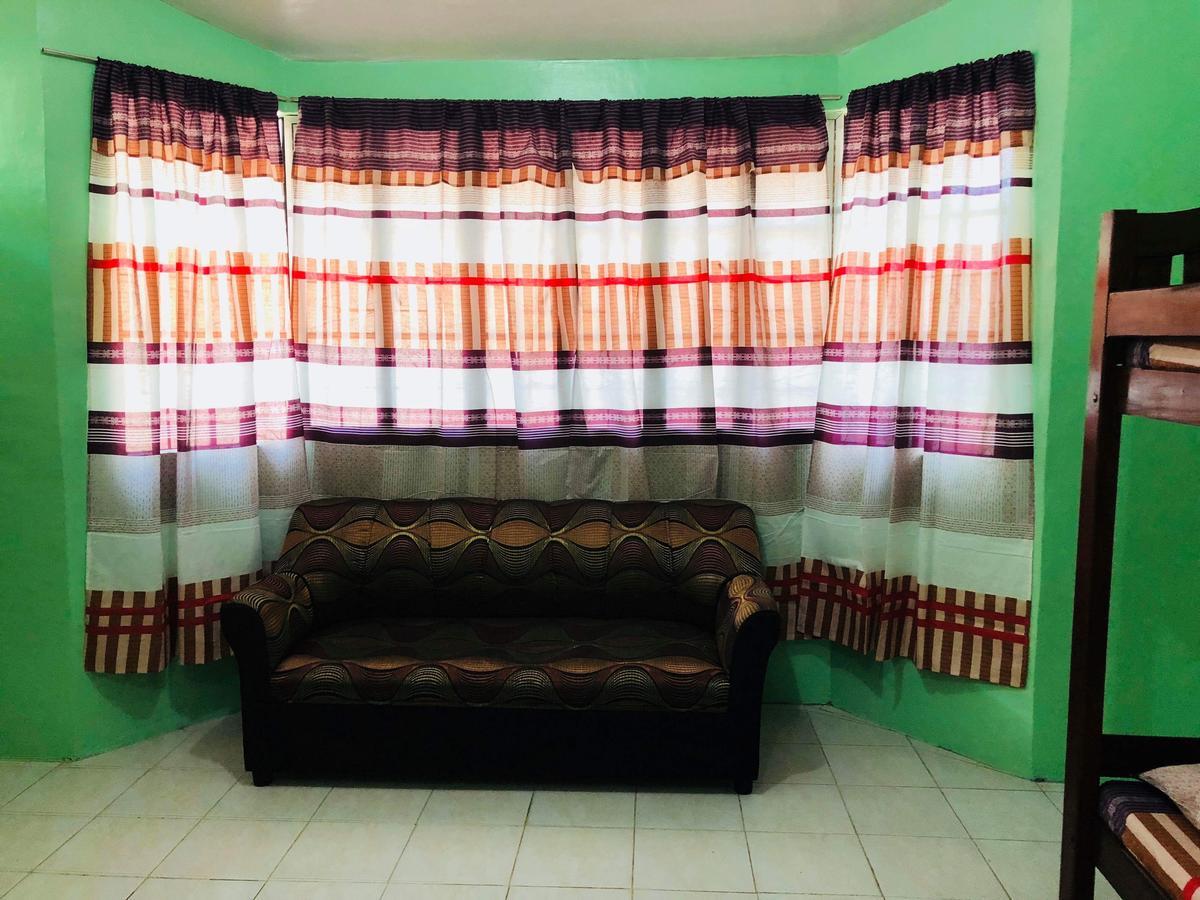 Colors Boutique Hostel Puerto Princesa Exterior photo