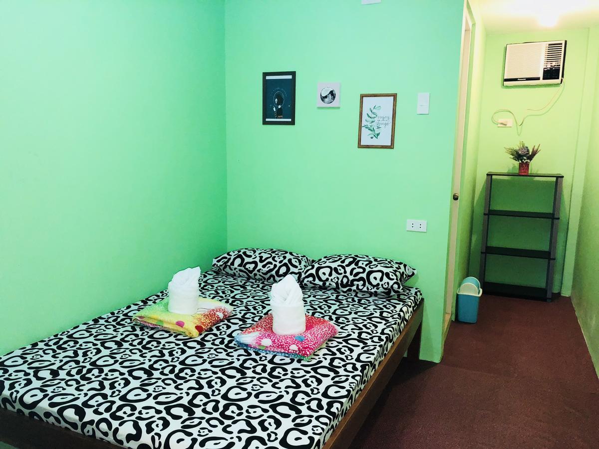 Colors Boutique Hostel Puerto Princesa Exterior photo