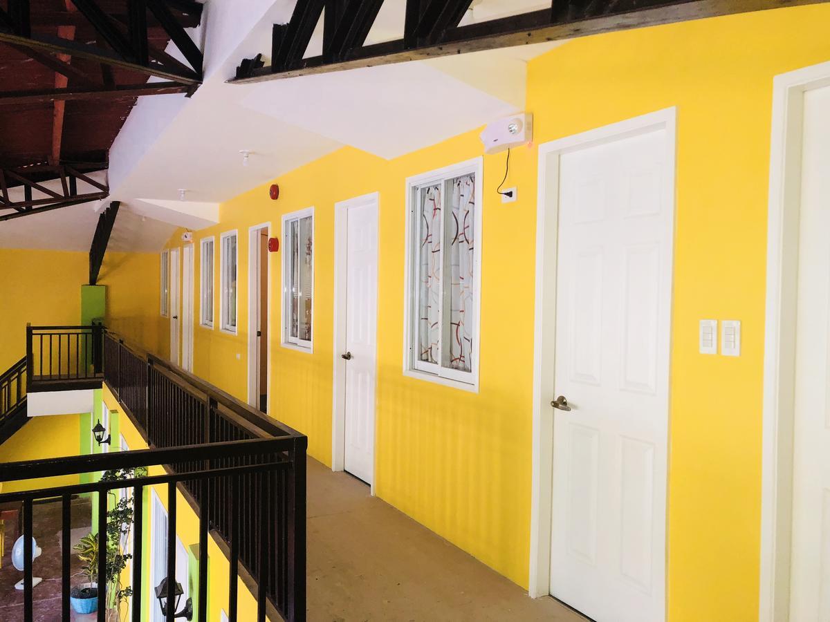 Colors Boutique Hostel Puerto Princesa Exterior photo