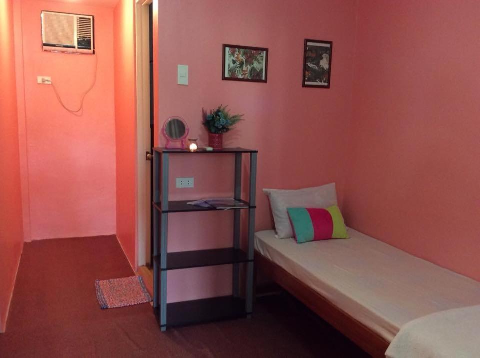 Colors Boutique Hostel Puerto Princesa Exterior photo