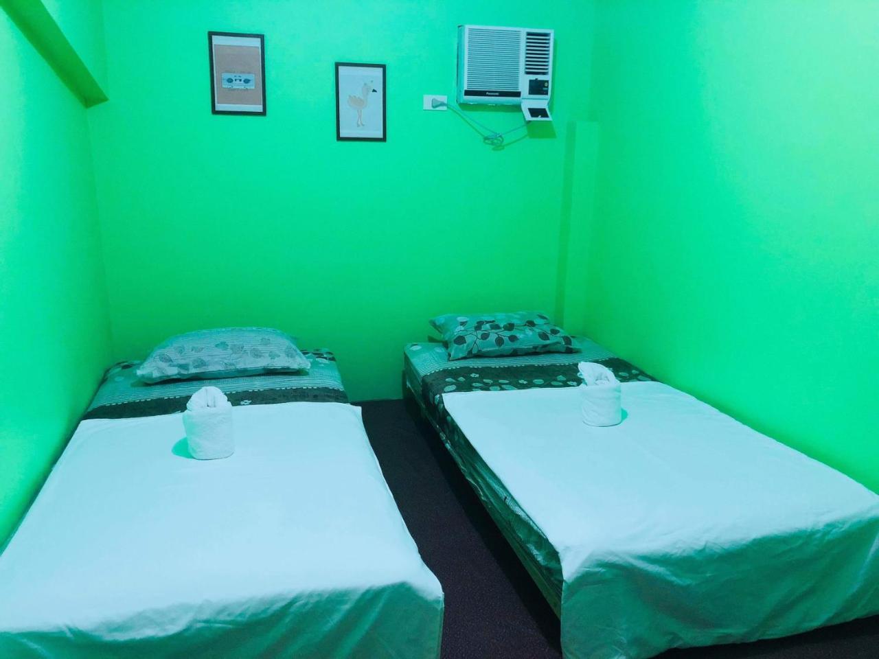 Colors Boutique Hostel Puerto Princesa Exterior photo