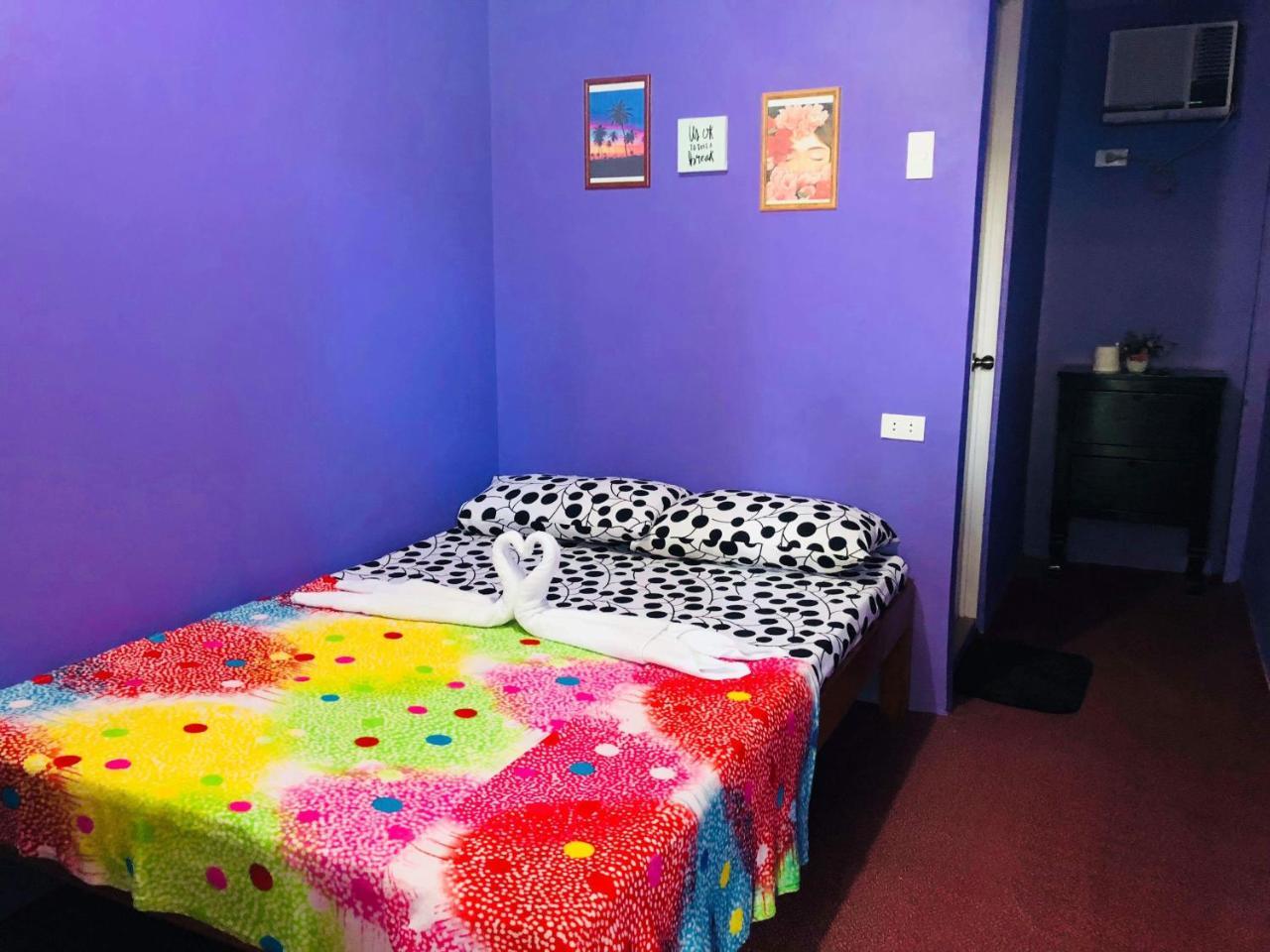 Colors Boutique Hostel Puerto Princesa Exterior photo