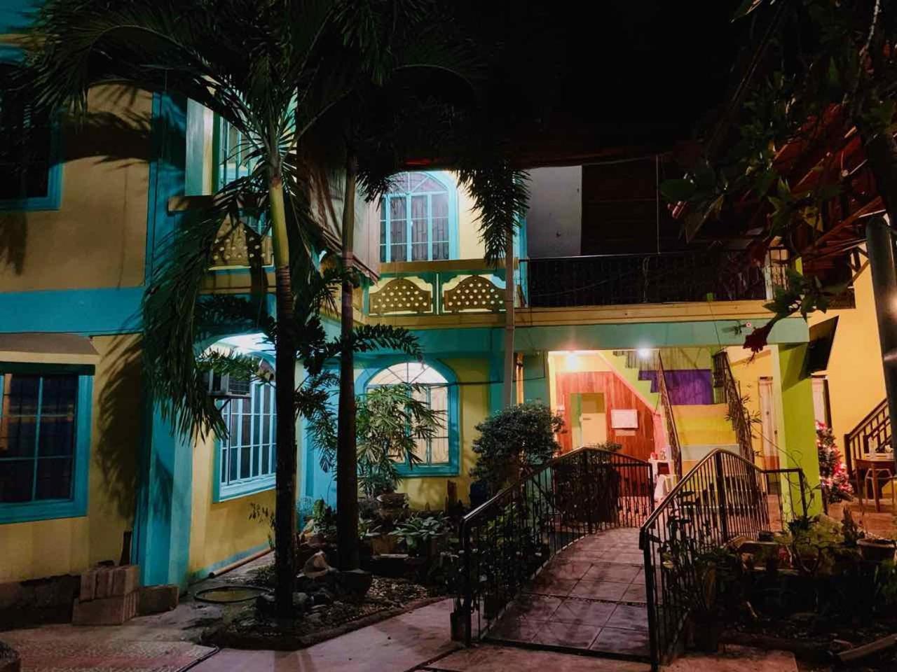 Colors Boutique Hostel Puerto Princesa Exterior photo